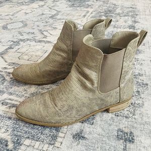 Vanessa Wu Metallic Chelsea Booties